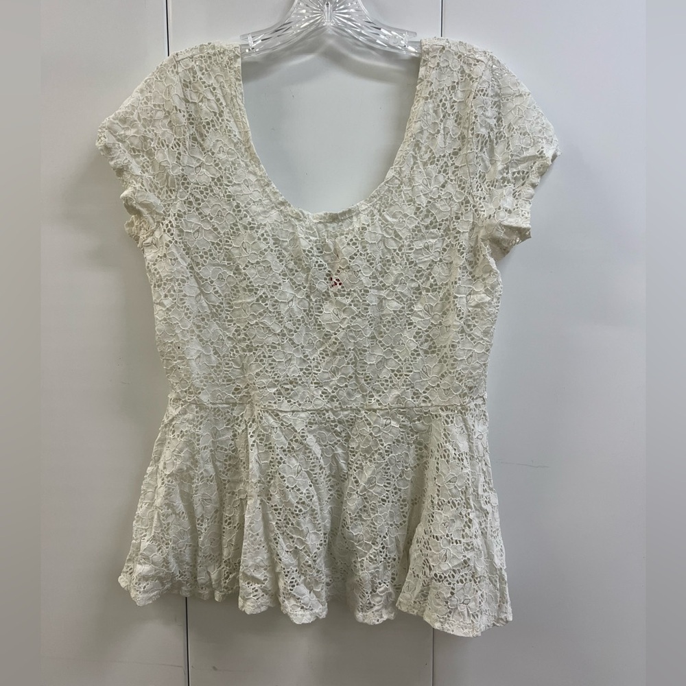 Like New No Boundaries Short Sleeve Floral Lace Blouse
